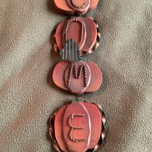 Cute wood and metal hanging pumpkin welcome sign. Approximately 26 1/2” long - Picture 4 of 5